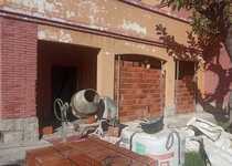 La Brigada Municipal reforça el tapiat del centre d'estudis de Peníscola per evitar el vandalisme