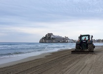 Peníscola treballa en un pla especial de neteja de platges per a aquest estiu