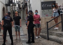 La Policia Local de Peníscola inicia una campanya informativa per a l'ús de la mascareta