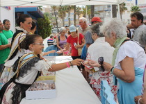 Peníscola celebra El dia del turista dins de les festes patronals i reparteix 1600 pastissets i 50 litres de moscatell entre els assistents