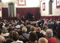 Més de 200 persones gaudeixen del recital de piano de Pablo Amorós