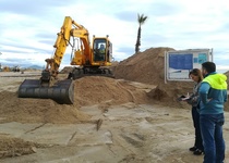 Un total de 25 persones i 19 màquines especialitzades treballen per restablir la normalitat a Peníscola després del temporal