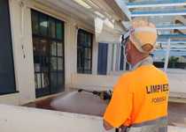 L'Ajuntament de Peníscola du a terme les tasques de desinfecció de les instal·lacions de l'escola de primària