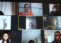 Peníscola dóna veu als xiquets i adolescents de la població en aquesta situació de crisi