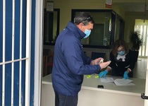 Continua el repartiment de mascaretes a la població en els Serveis Socials municipals