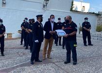 La Policía Local de Peñíscola ha celebrado hoy la festividad de su patrón con un homenaje a los bomberos que intervinieron en el derrumbe