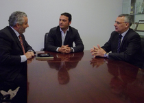 El gerent del Corredor Mediterrani d'Alta Velocitat i Llarga Distància de Renfe visita l'alcalde de Peníscola