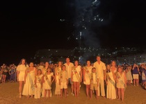 Peníscola ha celebrat la tradicional revetla de Sant Joan a la platja amb música, foc i pólvora