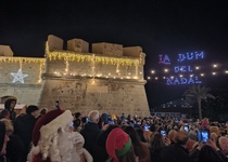 Peníscola omplirà de llum i color el cel per a encendre el seu espectacular enllumenat nadalenc
