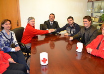 Creu Roja Peníscola rep el xec de la Penya Barcelonista en favor del Projecte Èxit Escolar