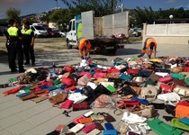 La Policia Local de Peníscola destrueix més de 2000 articles de top manta