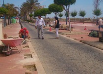 El Ayuntamiento de Peñíscola sustituye los dientes de tiburón del Paseo Marítimo