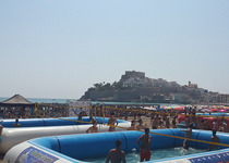 La platja Nord de Peníscola, escenari d’un multitudinari torneig de voleibol d’aiguaLa Playa Norte de Peñíscola, escenario de un multitudinario torneo de watervoley