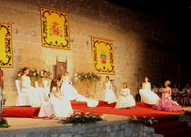 Peníscola corona Alba Castell com a Reina de les Festes Patronals