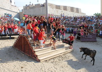 Les Ames de Casa de Peníscola s'apoderen de la plaça de bous