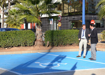 Peníscola implementa millores en les places d'aparcament per a persones amb discapacitat