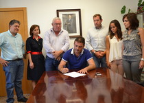 L'equip de govern proposa destinar l'estalvi en els sous de la corporació municipal a emergència social i serveis turístics