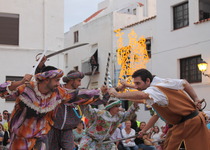 La Dansa-Batalla de Moros i Cristians a Peníscola clausura una vesprada d'emocions en el Dia de la Patrona