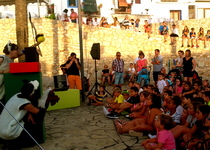 El Festival de Teatre Infantil al Carrer de Peníscola arriba a l’equador amb èxit de participació