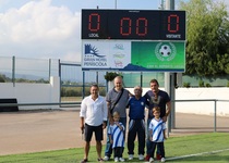 Avança el Pla de Millora d’Infraestructures Esportives a Peníscola amb la renovació del marcador del camp de futbol