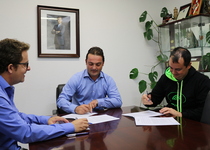 L’Ajuntament de Peníscola subscriu un conveni amb l’Associació de Comerciants per a la promoció i dinamització del comerç a la localitat