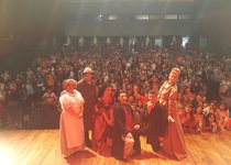 Peníscola Negra arranca la setmana amb força omplint el Palau de Congressos