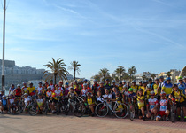 Peníscola rep cinc grups de turista sènior francés motivats pel ciclisme