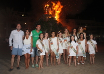Peníscola celebra la Nit de Sant Joan amb una multitudinària batucada