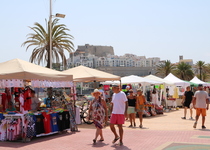 Botigues al Carrer en el passeig marítim de Peníscola
