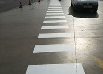 La Brigada Municipal d’Obres de Peníscola continua amb les tasques de manteniment després de la temporada, amb la pintura de vials