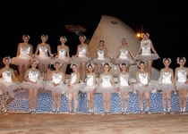 El Carnaval de Peníscola burla el mal temps i celebra la seua edició més multitudinària