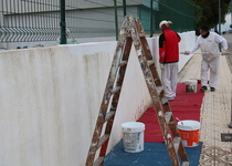 La Brigada Municipal d’Obres i Serveis inicia els treballs de manteniment i millora del recinte esportiu