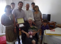 L’Ajuntament felicita l’aniversari número 100 d’Elisa Mundo