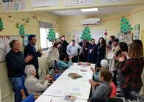 La Casa d’Andalusia de Peníscola visita la Unitat de Respir Familiar per felicitar els majors per Nadal