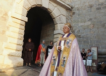 La desfilada de tancament ha significat la cloenda de Peníscola, Ciutat Papal