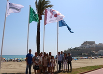 Peñíscola llueix les banderes de qualitat en les seues platges